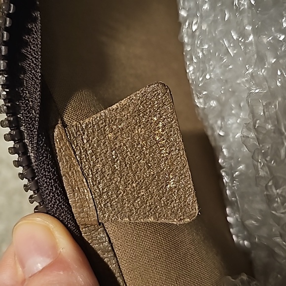 GUCCI GG Plus Supreme Clutch Bag - Picture 16 of 17